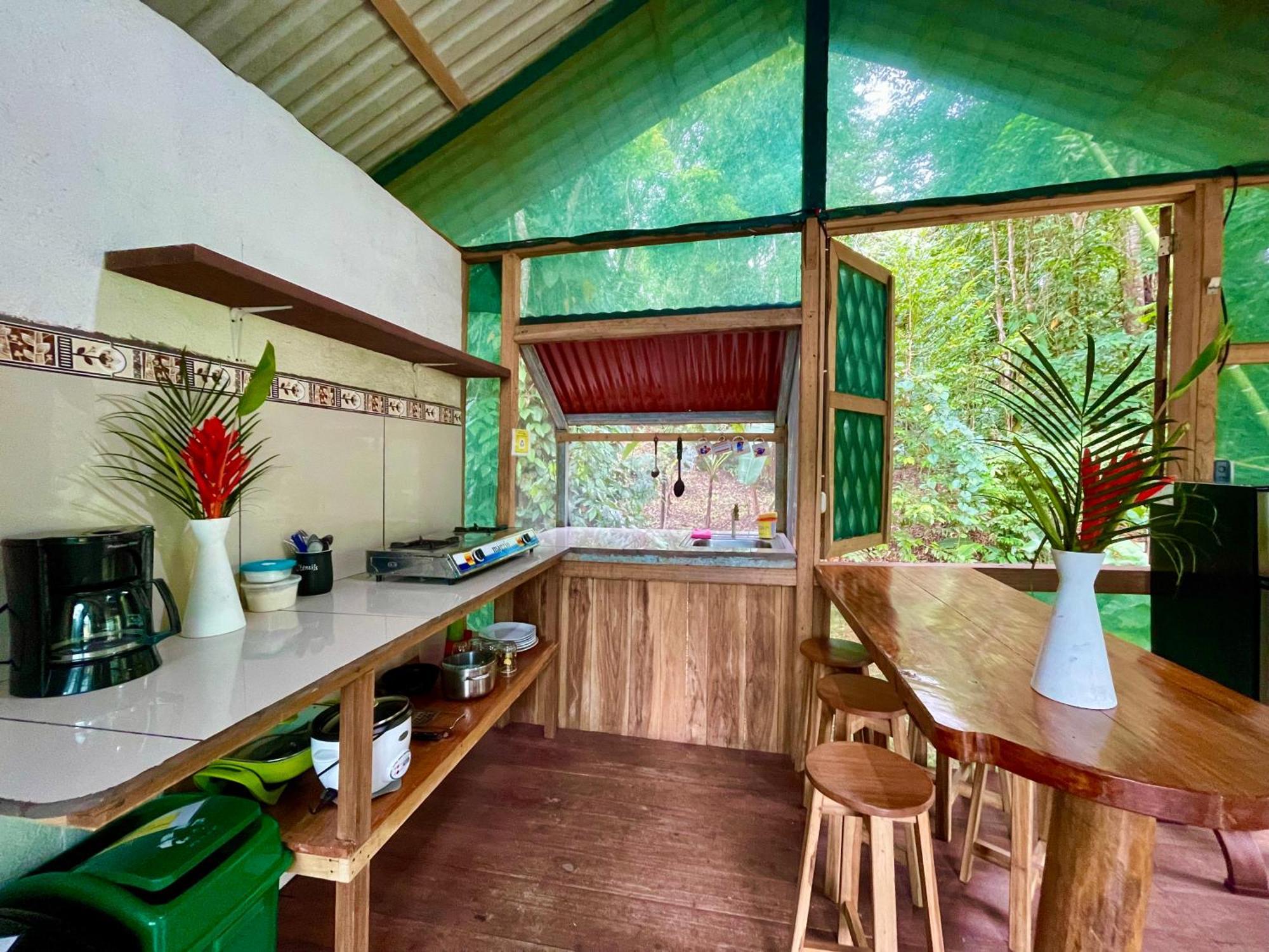 Alouatta Lodge And Canopy Cahuita Ngoại thất bức ảnh